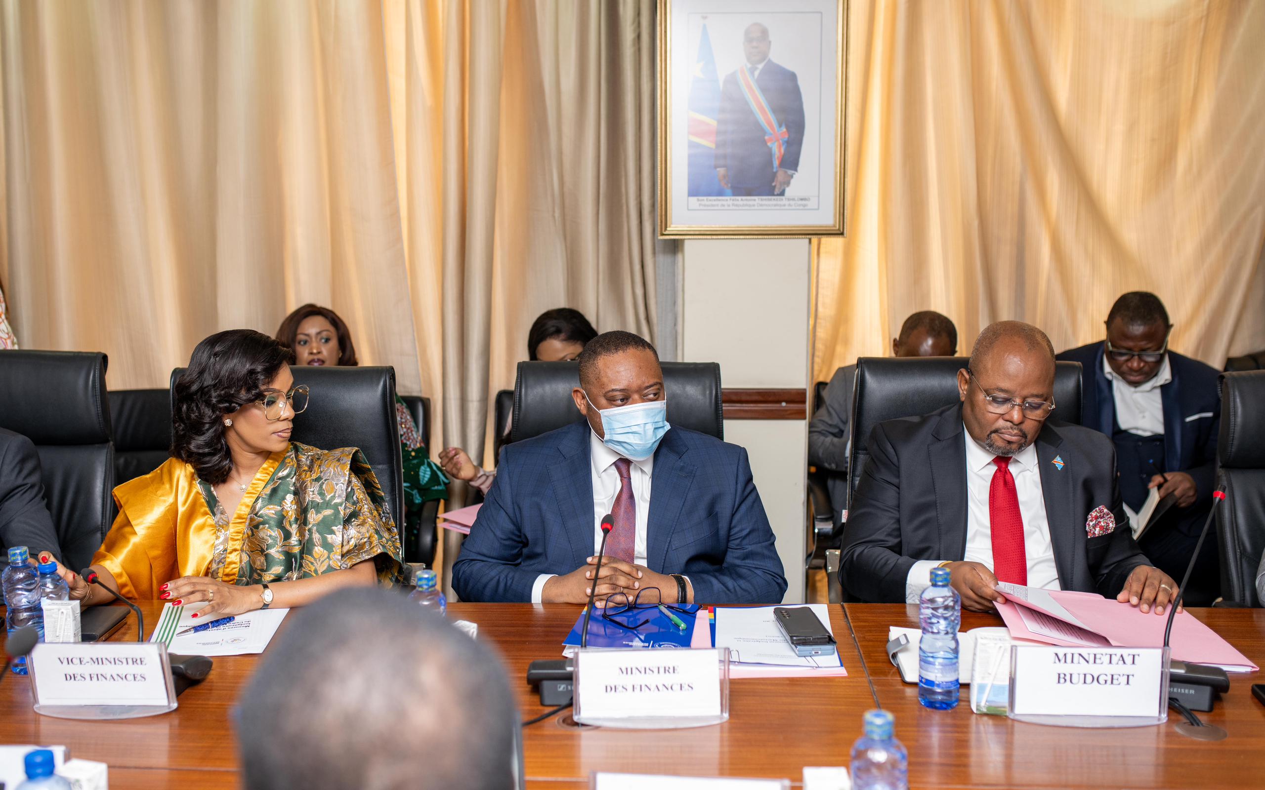RDC-FMI : le Gouvernement lance des discussions avec le FMI pour deux ...